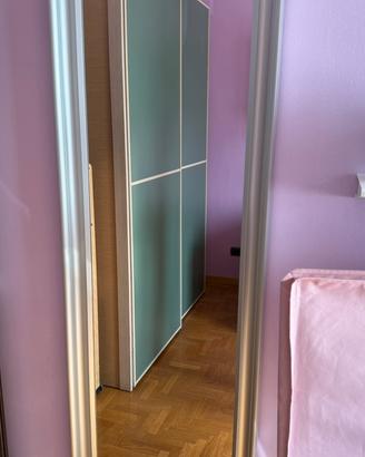 Specchio con cornice color argento