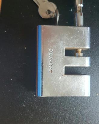 Lucchetto Corazzato Master Lock con 2 Chiavi