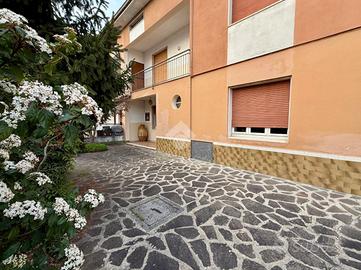 CASA SEMINDIPENDENTE A CAZZAGO SAN MARTINO