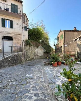 MONOLOCALE A LATERA