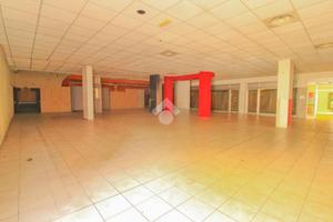 NEGOZIO A CAPRIATE SAN GERVASIO