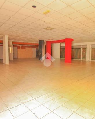 NEGOZIO A CAPRIATE SAN GERVASIO