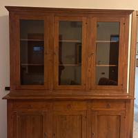 Ampia credenza in legno massello vetrina + ante