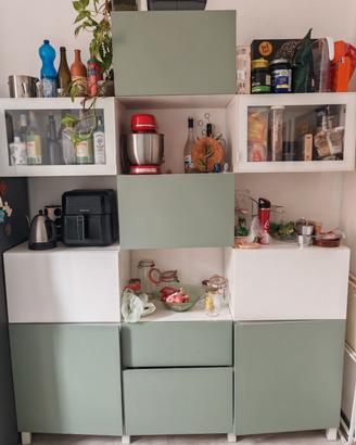 Cucina salvia e bianca