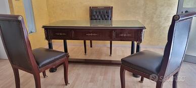 Scrivania antica con sedie