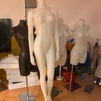 3 Manichini busto torso donna + 1 corpo intero