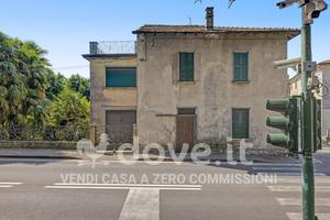 Casa indipendente di 200 m² con 5 locali e box aut