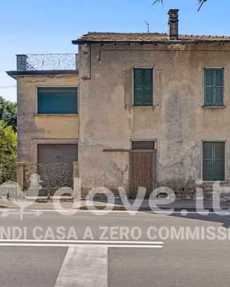 Casa indipendente di 200 m² con 5 locali e box aut