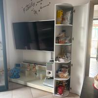 Parete attrezzata piccola con dispensa