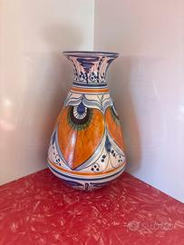Vaso in ceramica decorato a mano