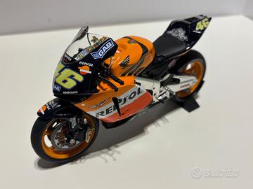 HONDA / REPSOL - Valentino Rossi 1:12