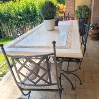 Tavolo e sedie in ferro battuto da giardino 