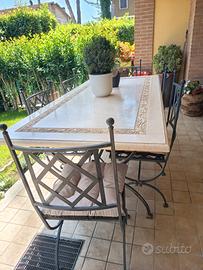 Tavolo e sedie in ferro battuto da giardino 