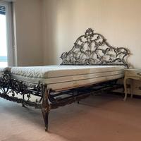Letto matrimoniale in ottone battuto a mano