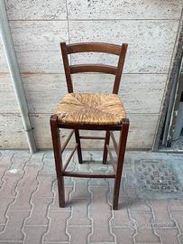 Sgabello in legno impagliato