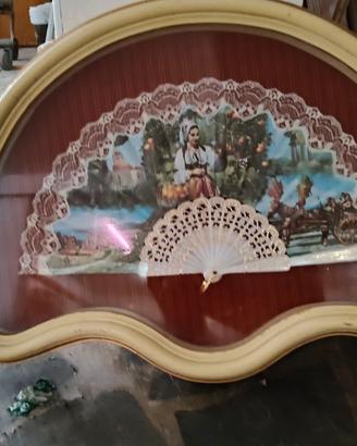 quadri con ventaglio e cornice in legno