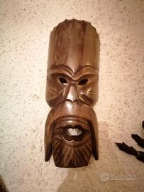 Maschera Etnica in Legno Intagliato a Mano – Stile