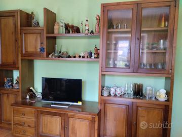 mobile in legno da salotto 