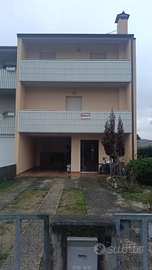 Villa a schiera bifamiliare