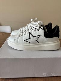 Sneakers shop art kim