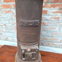 stufa a legna vintage in ghisa