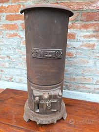 stufa a legna vintage in ghisa