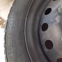 4 gomme Nokian invernali con cerchi 