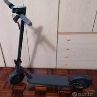 Monopattino Xiaomi elettric scooter 4