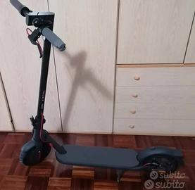 Monopattino Xiaomi elettric scooter 4