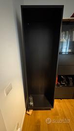 Mobile ikea con ripiani e ante a vetro