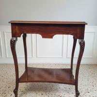 Splendido tavolino intarsiato in stile revival