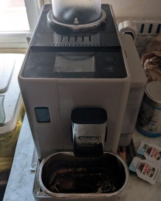 macchina del caffe De Longhi Rivelia