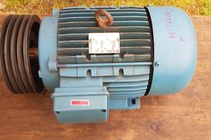 motore trifase 380v 9,2k 12cv LAFERT + puleggia