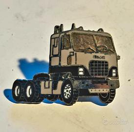 Spilla / pin vintage camion GMC 