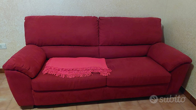 DIVANO ROSSO TRE POSTI DUE SEDUTE 2 DISPONIBILI