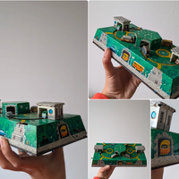 Pista vintage in latta con macchinine e casette