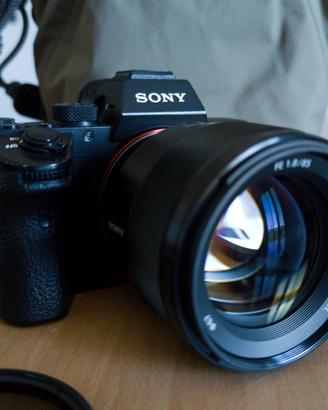 Sony Alpha A7 III + Sony 85mm f1.8 + accessori