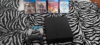 PS4 1 TB con 2 joystick e 4 giochi