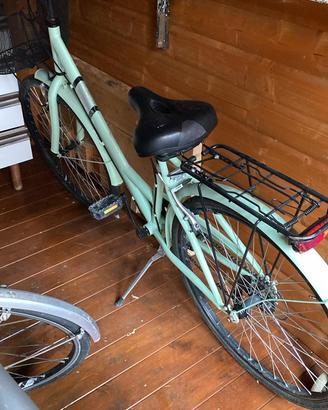 Bicicletta per ragazzine delle medie