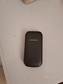 Cellulare Samsung a conchiglia 