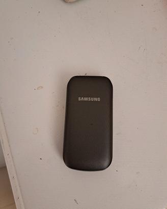 Cellulare Samsung a conchiglia 