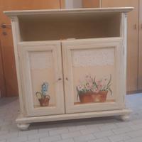 Mobiletto decorato