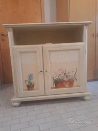 Mobiletto decorato