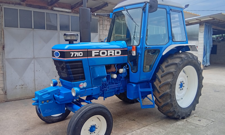 Trattore Ford 7710