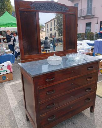 Cassettone con specchiera