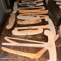 Antiche grucce in legno