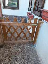 cancelletto in legno per giardino