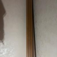 Porta scorrevole con binari