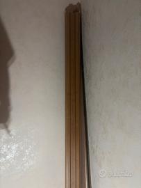 Porta scorrevole con binari