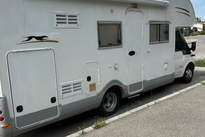 Camper Laika 7 posti - compreso di veranda